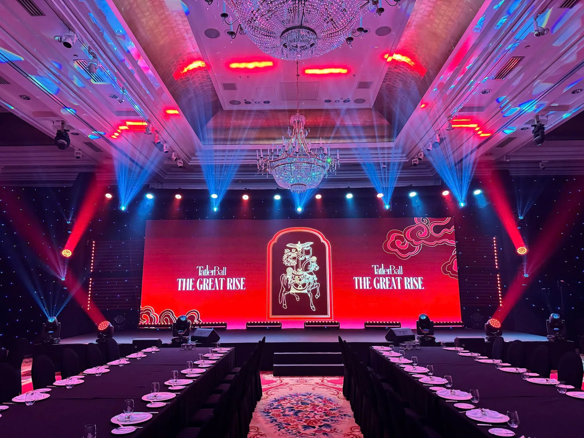 A Medusa AVL stage production with red LED screens and blue overhead lighting.